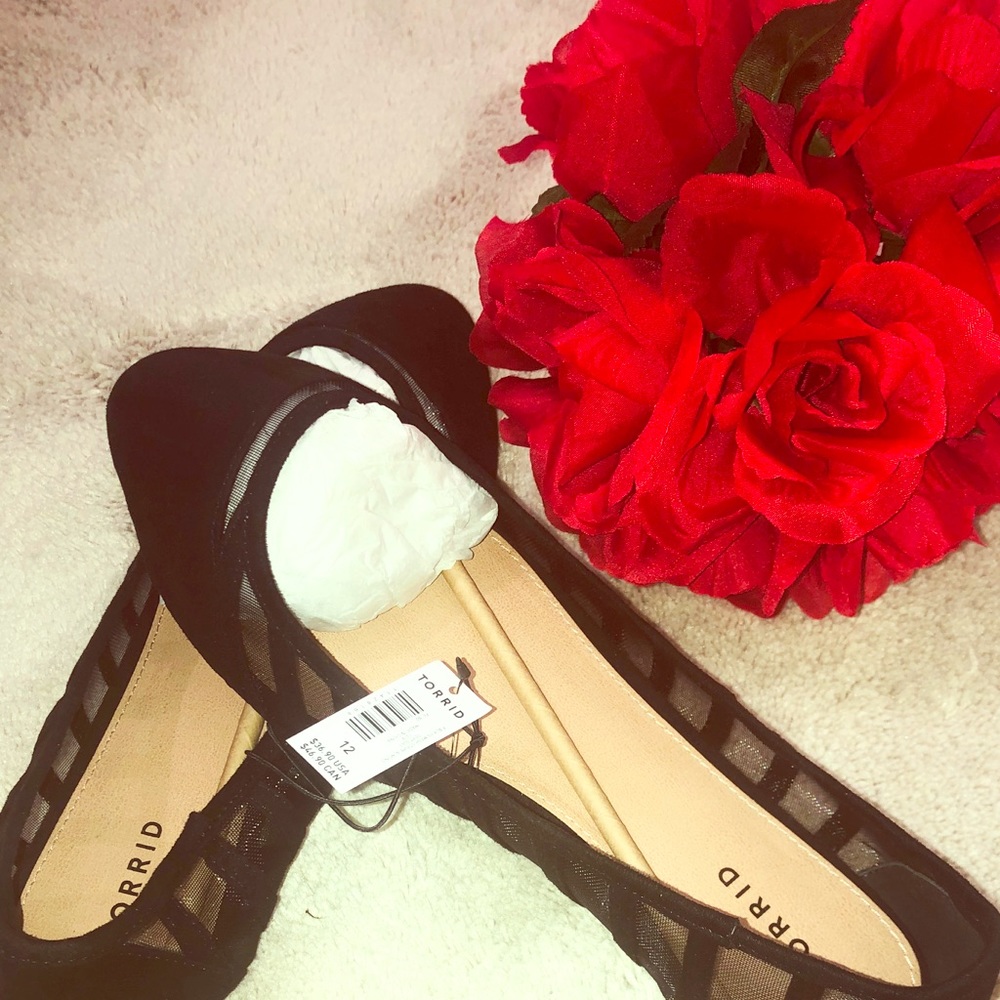 Torrid 12 suede flats
